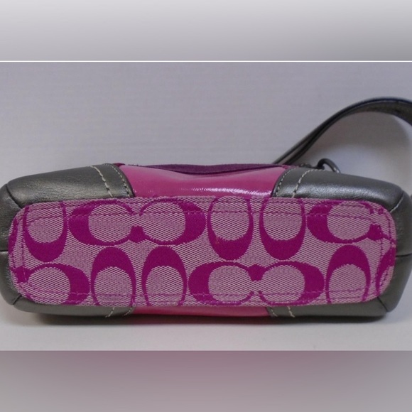 COACH HOLIDAY Grey/Pink Leather/Mixed Signature Patchwork Crossbody Purse EUC - Picture 5 of 17